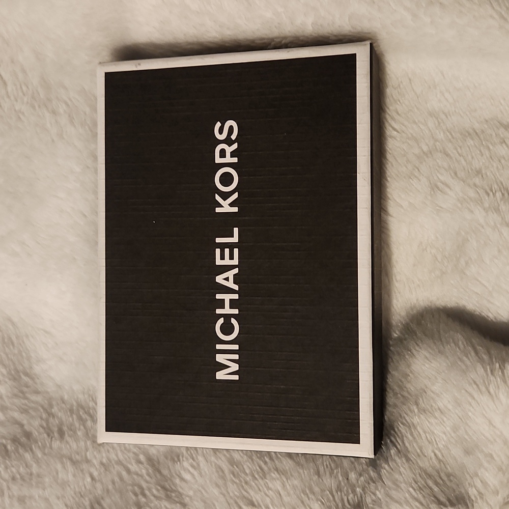 Michael Kors Card Case Color Is Dragonfruit And Black